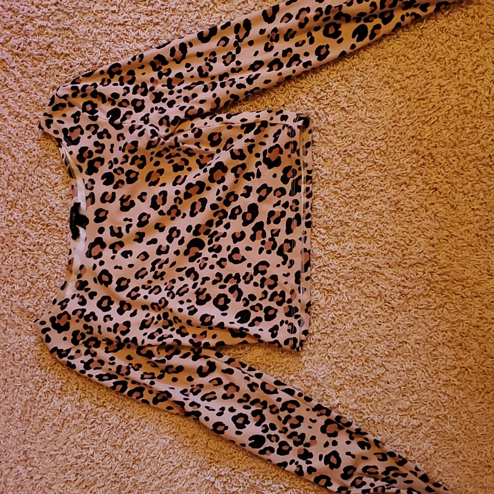 Forever 21 leopard long sleeve crop top
